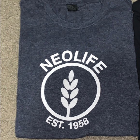 Lot of three L T-shirts - Picture 2 of 7